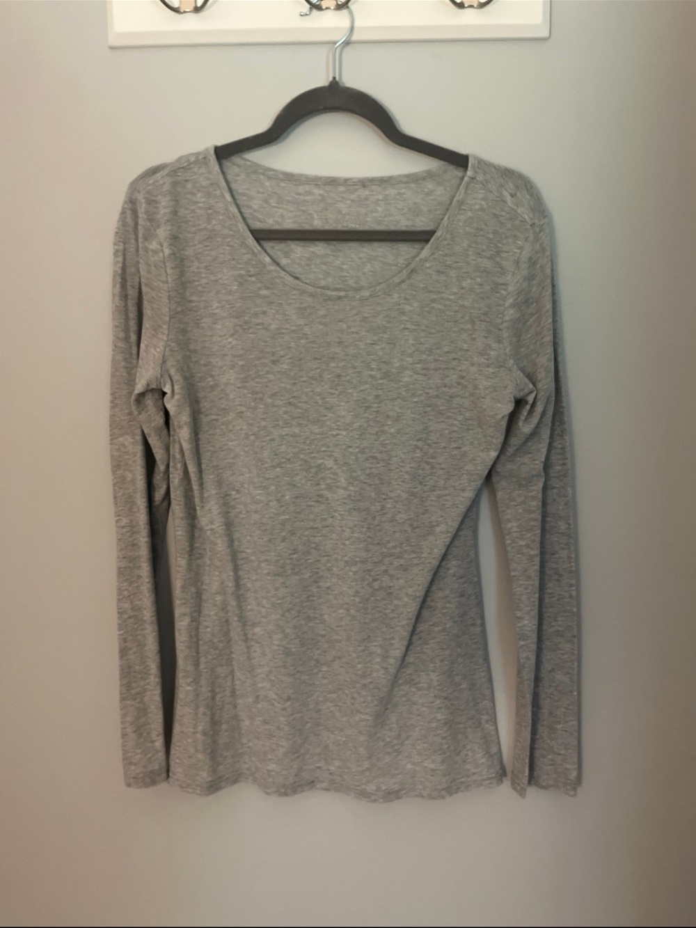 Gilligan & O'Malley Heather Gray Long Sleeve Scoop Neck Top